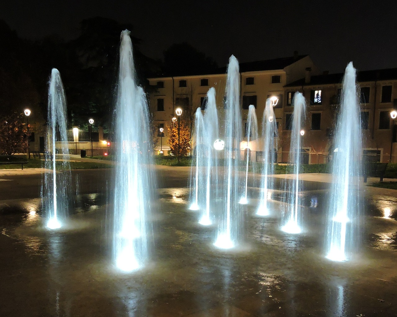 Fontanai, Piazza Cittadella, Verona, Naktis, Nocturne, Apšvietimas, Nemokamos Nuotraukos,  Nemokama Licenzija
