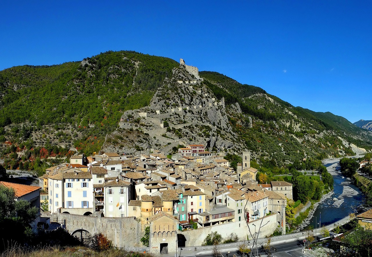 France, Entrevaux, Kraštovaizdis, Miestas, Pastatai, Dangus, Debesys, Upė, Vanduo, Pilis