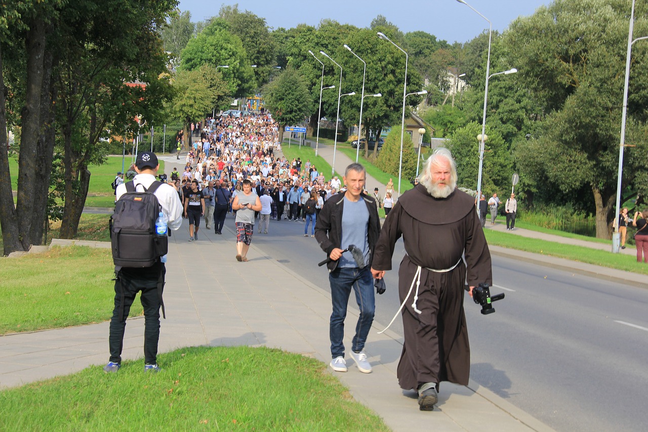 Franciscan, Vienuolis, Katalikų, Krikščionis, Senas, Šviesūs Plaukai, Balta Barzda, Filmavimas, Šaudymas, Gaubtas