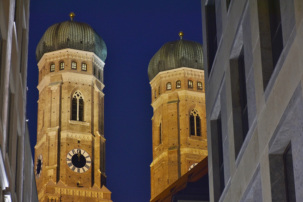Frauenkirche, Munich, Bokštai, Bažnyčia, Bavarija, Valstybinis Kapitalas, Marienplatz, Architektūra, Pastatas, Miestas