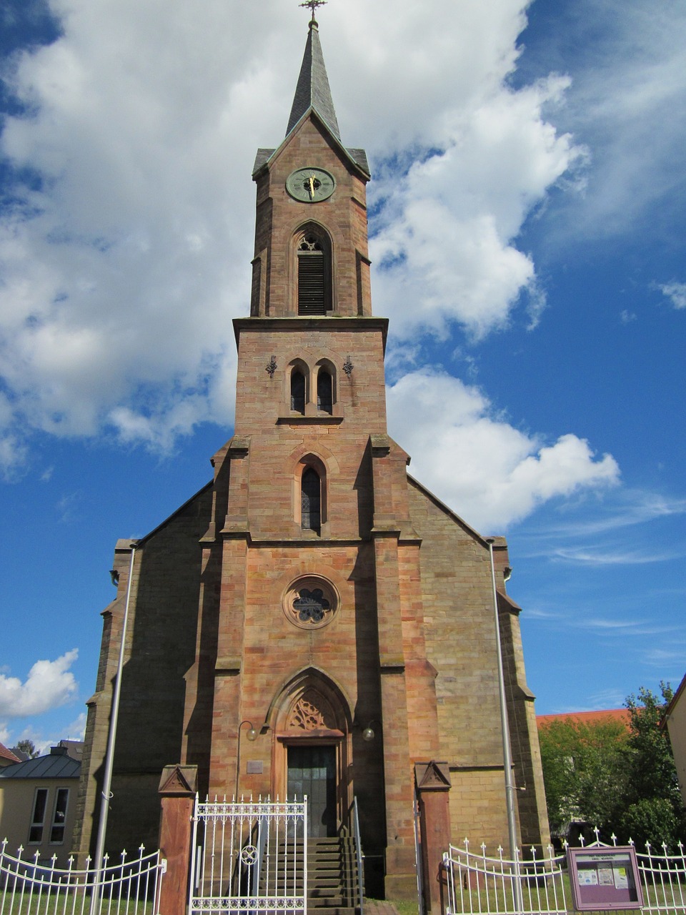 Friedenskirche,  Kirkel,  Bažnyčia,  Pastatas,  Bokštas,  Priekinis,  Bokštas,  Spire,  Fasadas,  Eksterjeras