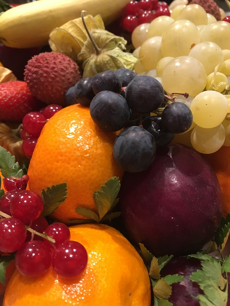 Фрукты и ягоды спелые. Фрукты. Красивые фрукты. Фрукты виноград. Спелые фрукты.