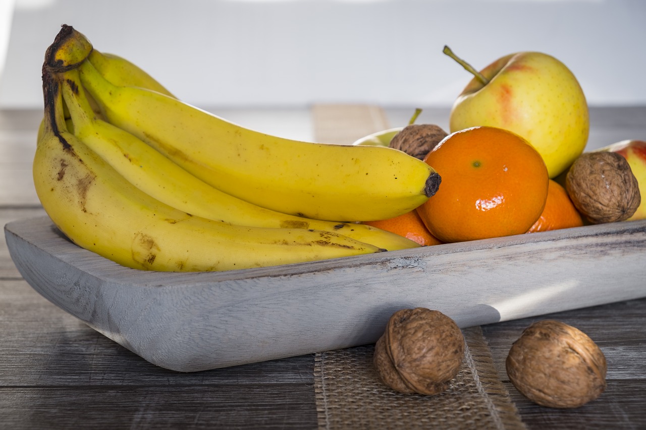 Vaisiai, Vaisių Dubuo, Bananas, Mandarinas, Oranžinė, Obuolys, Riešutai, Graikiniai Riešutai, Vaisiai, Vitaminai