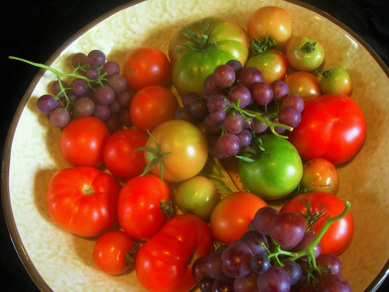 Vaisių Dubuo, Daržovės, Vaisiai, Pomidorai, Vynuogės, Ekologiškas, Savarankiškai Auginamos, Subrendęs, Nesubrendusio, Motina