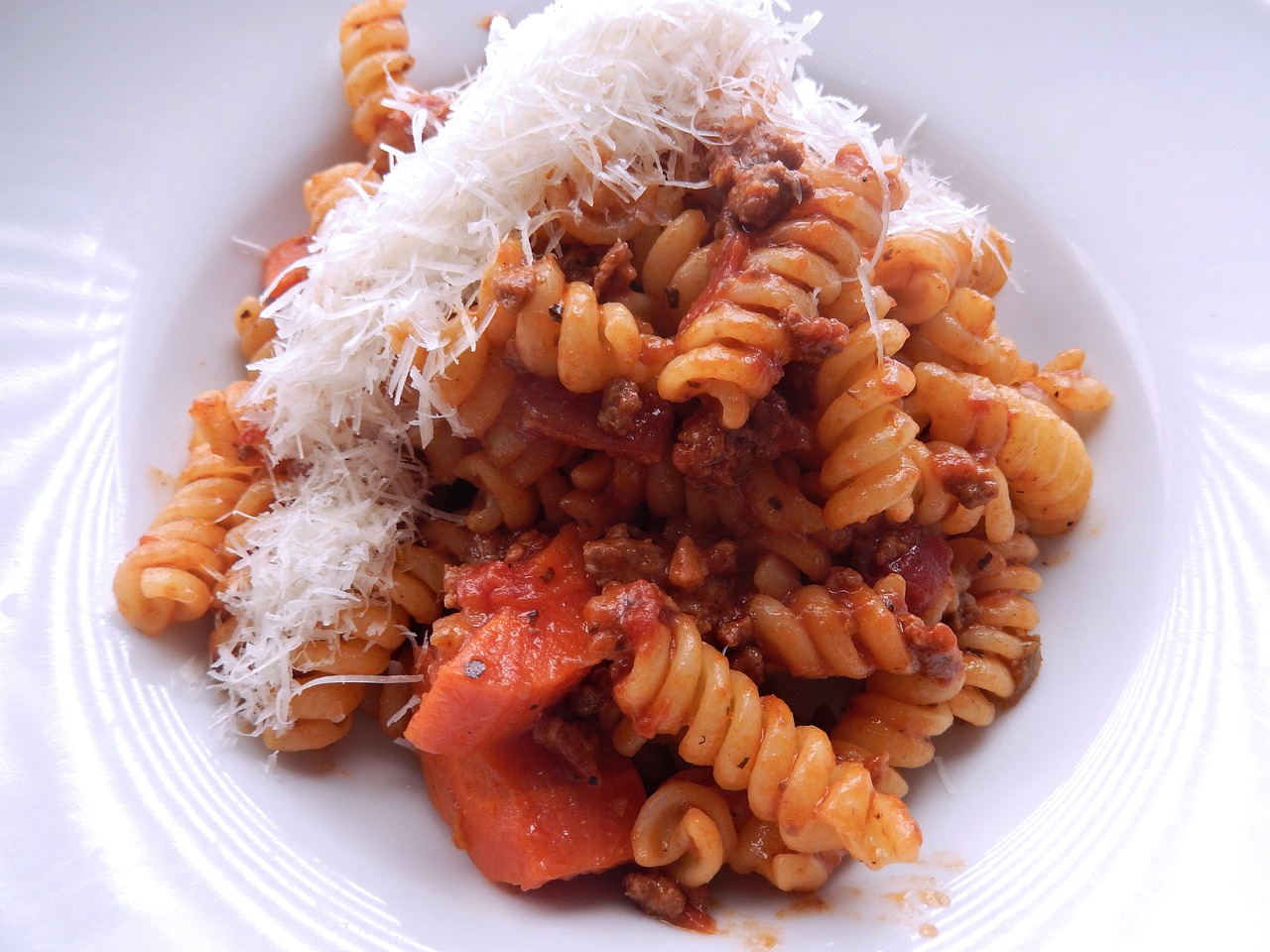 Fusilli Makaronai, Ragu, Malta Jautiena, Sūris, Maistas, Svogūnai, Prieskoniai, Nemokamos Nuotraukos,  Nemokama Licenzija