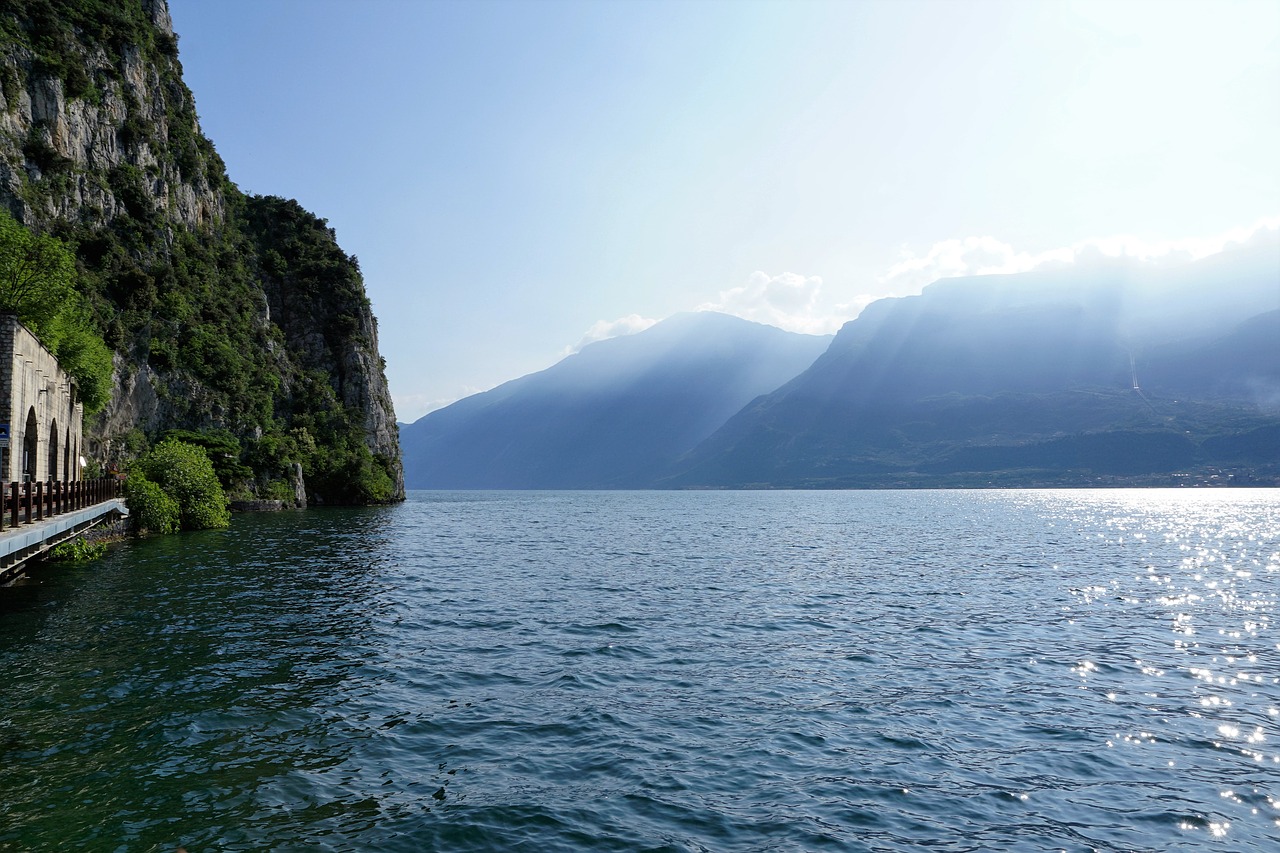 Garda, Italy, Šventė, Ežeras, Kraštovaizdis, Kalnai, Gamta, Uostas, Ruduo, Bankas