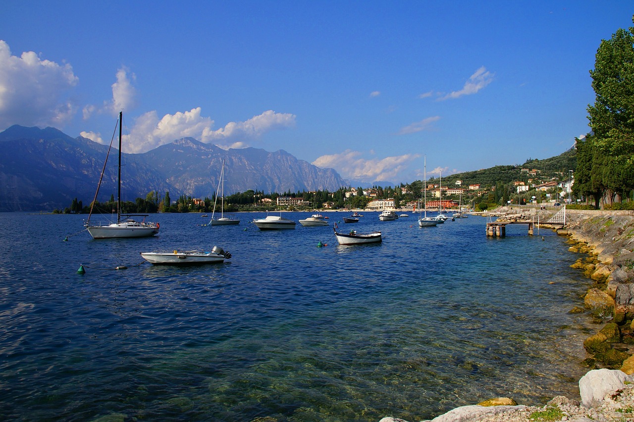 Garda, Italy, Malcesine, Bankas, Idiliškas, Vaizdas, Kraštovaizdis, Mėlynas, Gamta, Nemokamos Nuotraukos