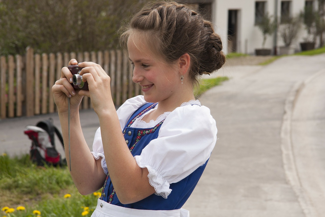 Mergaitė, Šypsosi, Šukuosena, Pledas, Austi, Kostiumas, Dirndl Viršutinė Bavarija, Fotografavimas, Nemokamos Nuotraukos,  Nemokama Licenzija