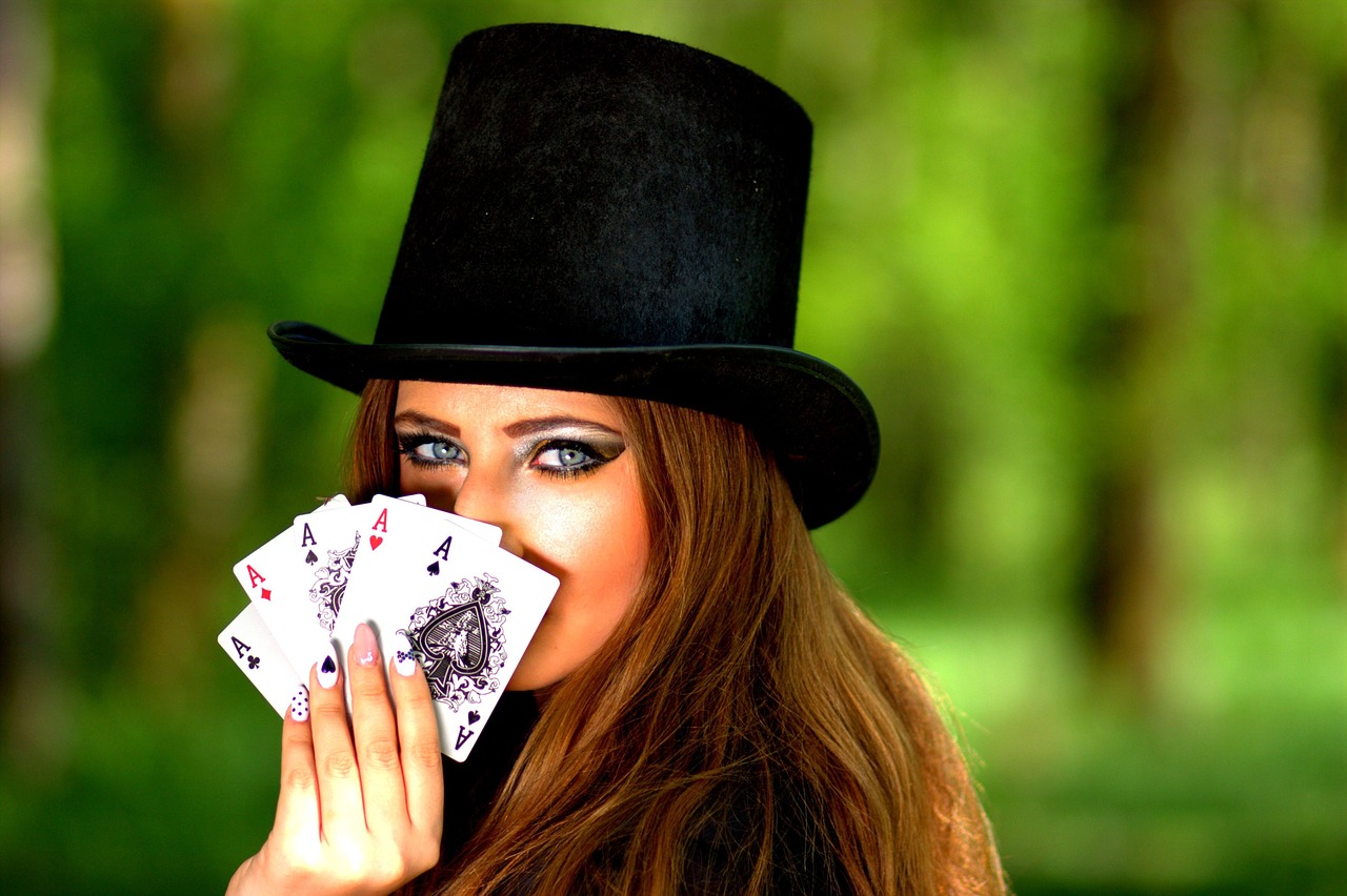 Mergaitė, Virdulys, Žaidžiu Kortomis, Sėkmė, Pokeris, Ace, Nemokamos Nuotraukos,  Nemokama Licenzija