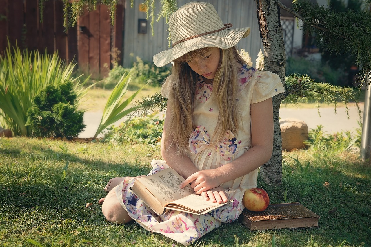 Mergaitė, Vaikas, Skaityti, Knyga, Out, Gamta, Skrybėlę, Ilgi Plaukai, Vasara, Sugeria