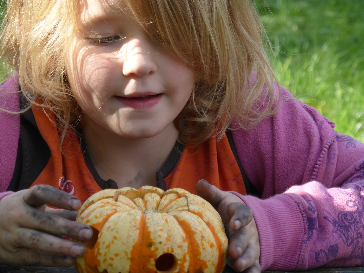 Mergaitė, Žaisti, Moliūgas, Vaikai, Halloween, Ruduo, Out, Nemokamos Nuotraukos,  Nemokama Licenzija