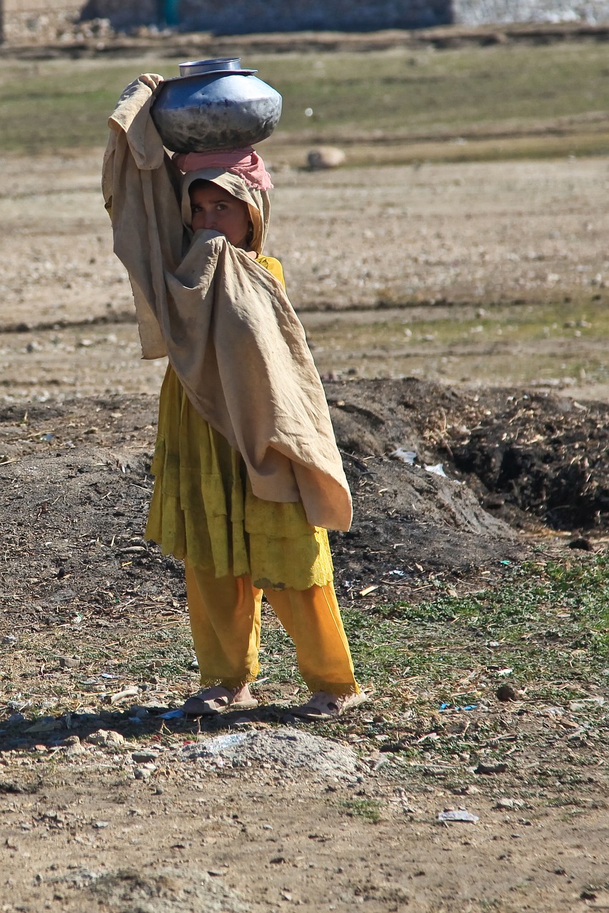 Mergaitė, Afghani Person, Vienas, Vaikas, Vaikų Darbas, Darbo, Vanduo, Vežti, Nemokamos Nuotraukos,  Nemokama Licenzija