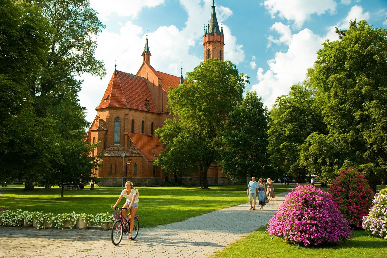 Mergaitė,  Dviratis,  Parkas,  Bažnyčia, Nemokamos Nuotraukos,  Nemokama Licenzija