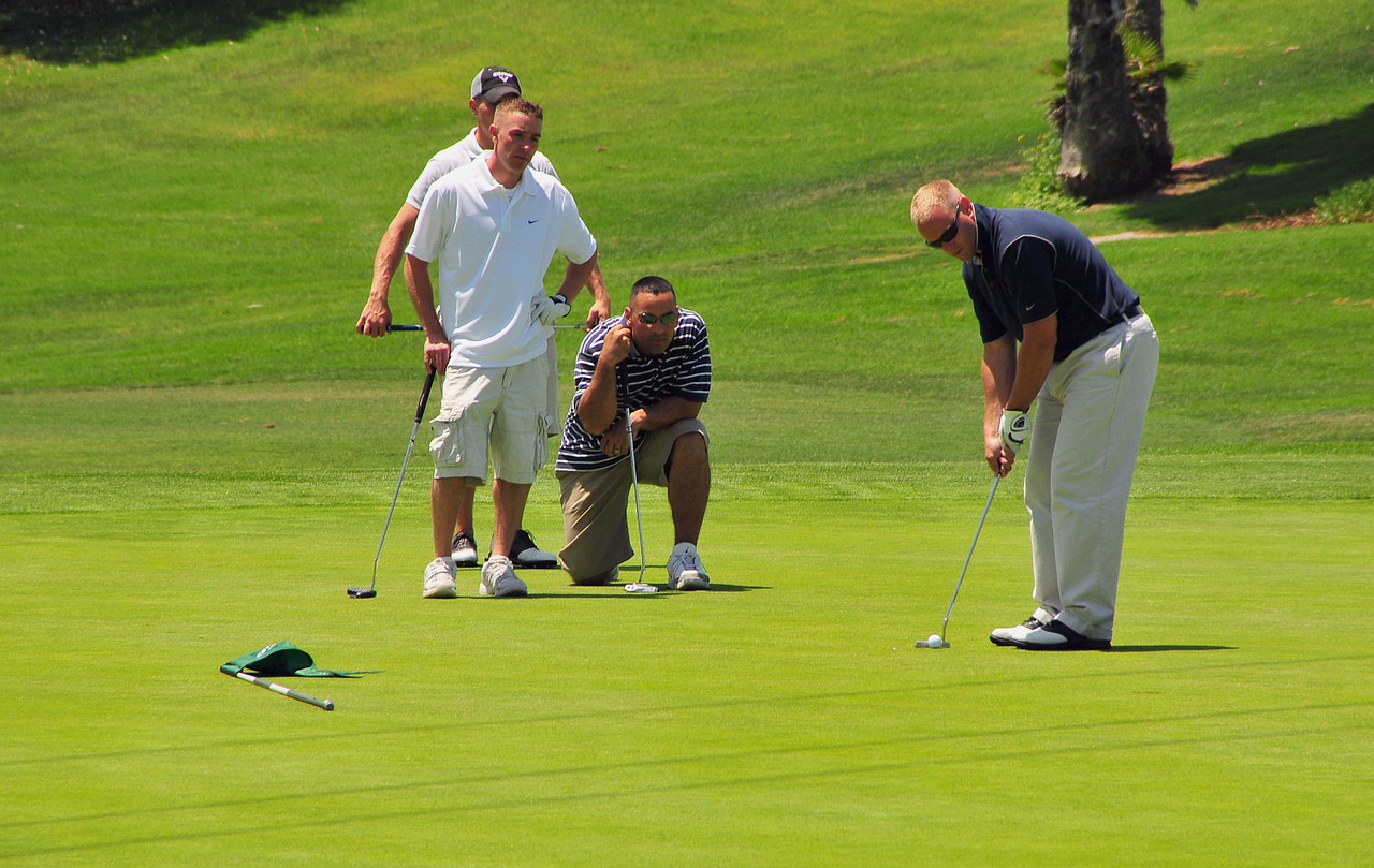 Golfo Žaidėjai, Golfas, Žalias, Lazda, Įdėti, Caddy, Klubas, Rutulys, Žinoma, Žolė