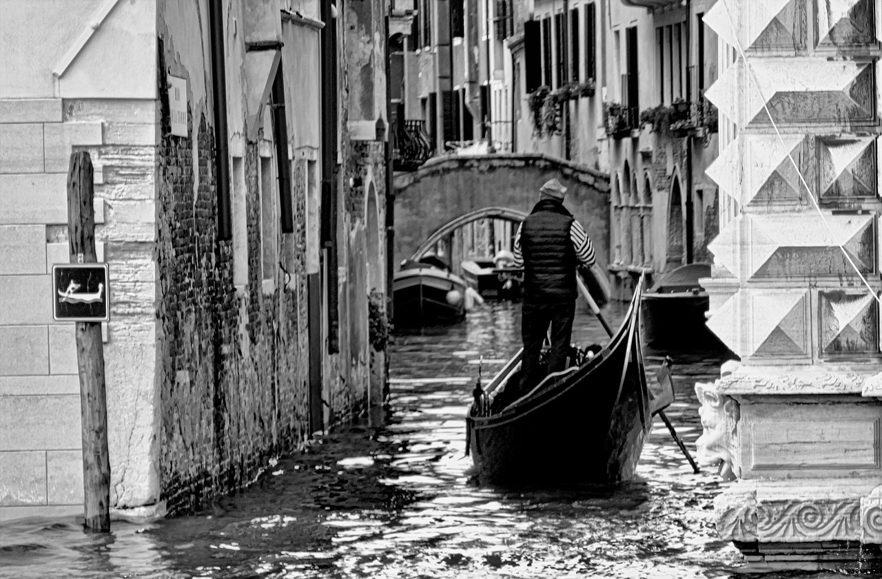 Gondola, Gondolieris, Venecija, Kanalas, Boot, Kahn, Italy, Romantiškas, Valtys, Wassertrasse