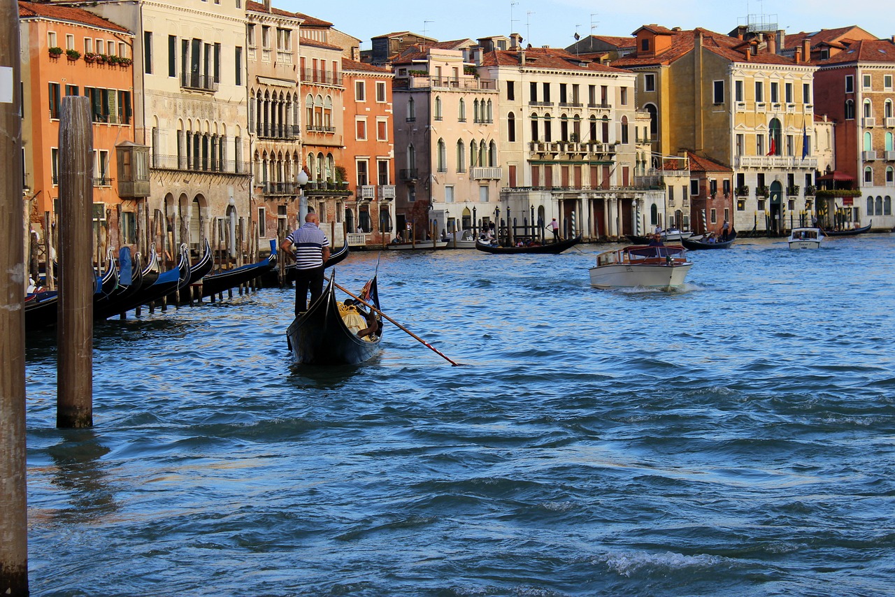 Gondola, Gondolos Važiavimas, Venecija, Vanduo, Boot, Romantiškas, Kanalo Grande, Gražus, Šventė, Nemokamos Nuotraukos