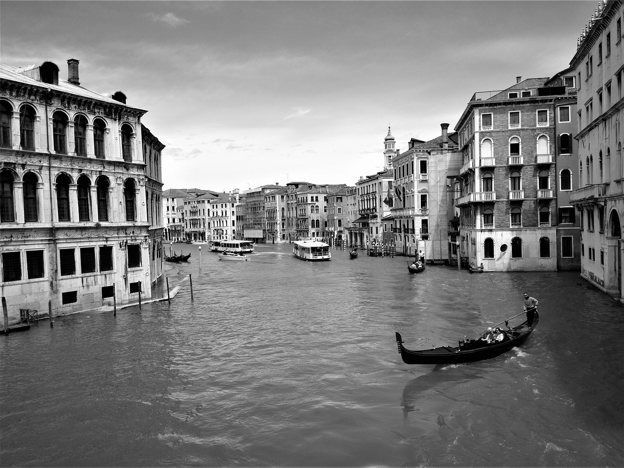 Gondola, Kanalas, Venecija, Architektūra, Pastatai, Vanduo, Istoriniai Pastatai, Kelionė, Gražiai, Miesto Centras