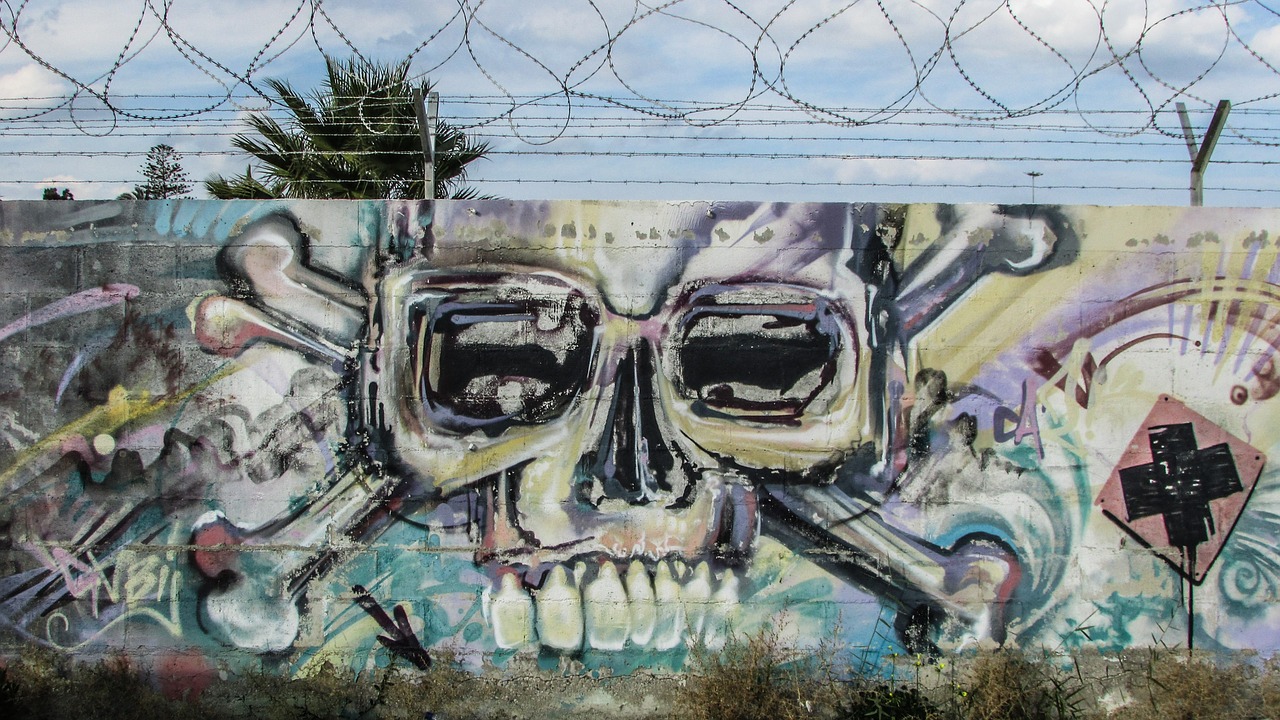 Grafiti, Siena, Miesto, Paauglys, Įspėjimas, Purkšti, Nemokamos Nuotraukos,  Nemokama Licenzija
