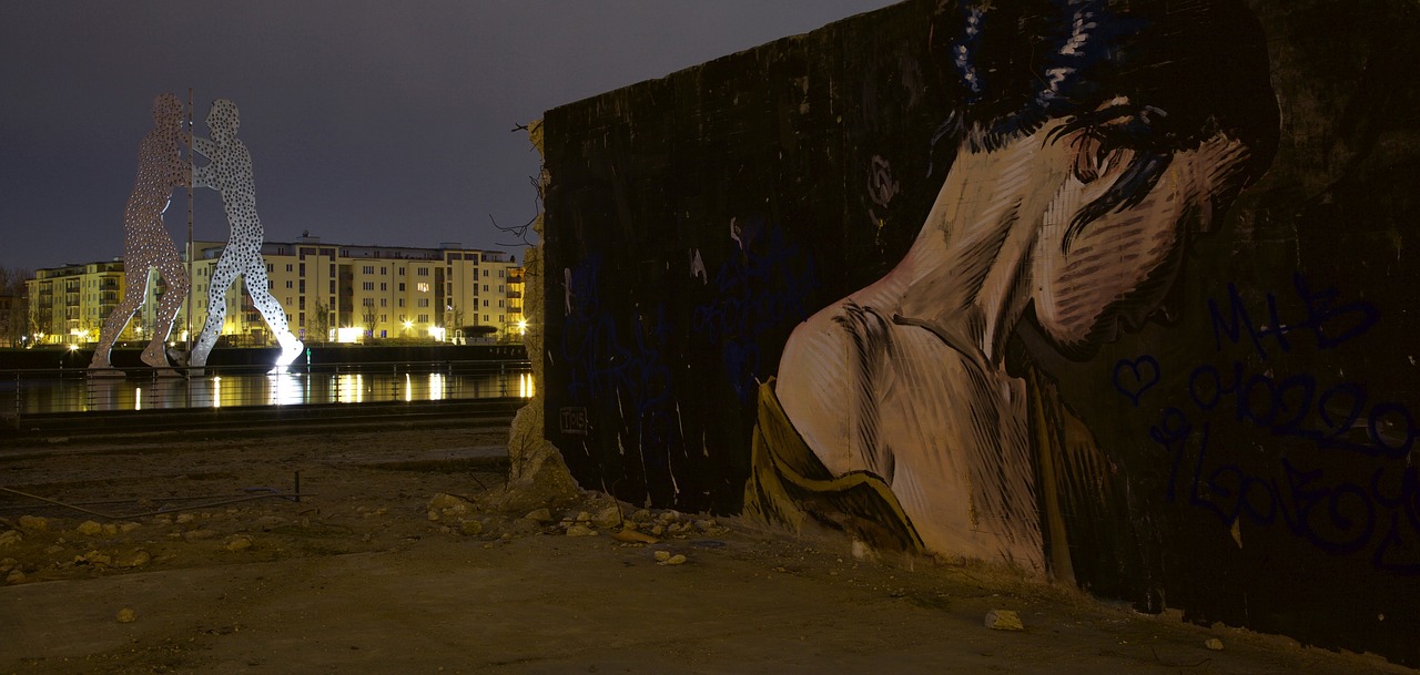 Grafiti, Kovoti, Vanduo, Berlynas, Naktis, Nemokamos Nuotraukos,  Nemokama Licenzija