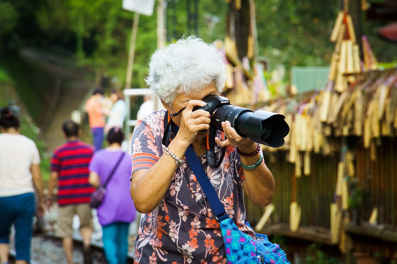 Močiutė,  Sony,  Dslr,  Fotoaparatas,  70,  Senyvo Amžiaus,  60,  Pilka, Nemokamos Nuotraukos,  Nemokama Licenzija