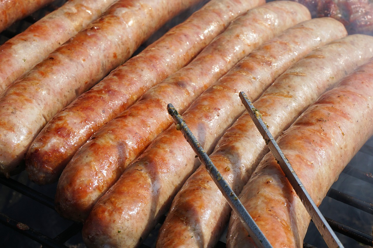 Grilis, Dešra, Grilis, Grilio Dešra, Barbekiu, Bratwurst, Maistas, Valgyti, Mėsa, Šypsotis