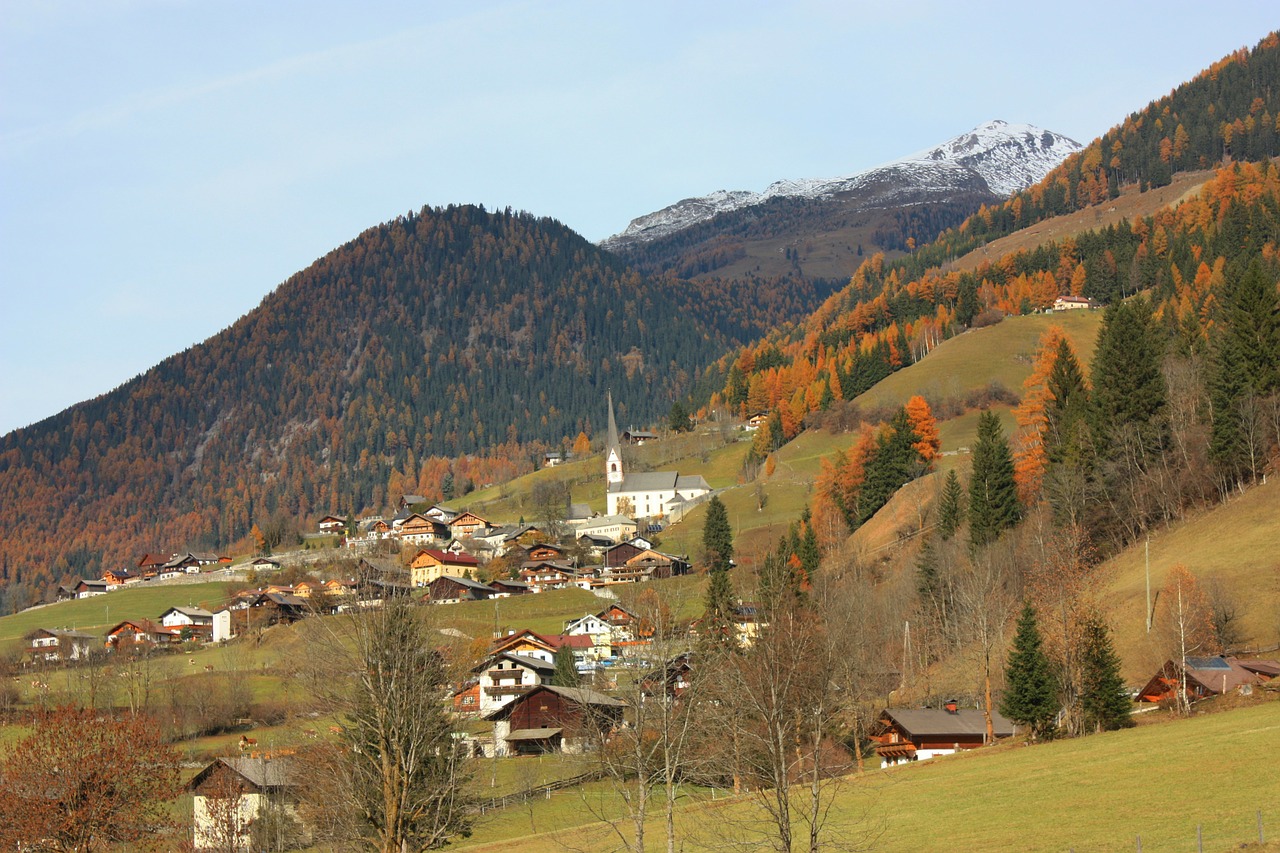 Großkirchheim, Austria, Kraštovaizdis, Dangus, Debesys, Kalnai, Pastatai, Kaimas, Miškas, Medžiai