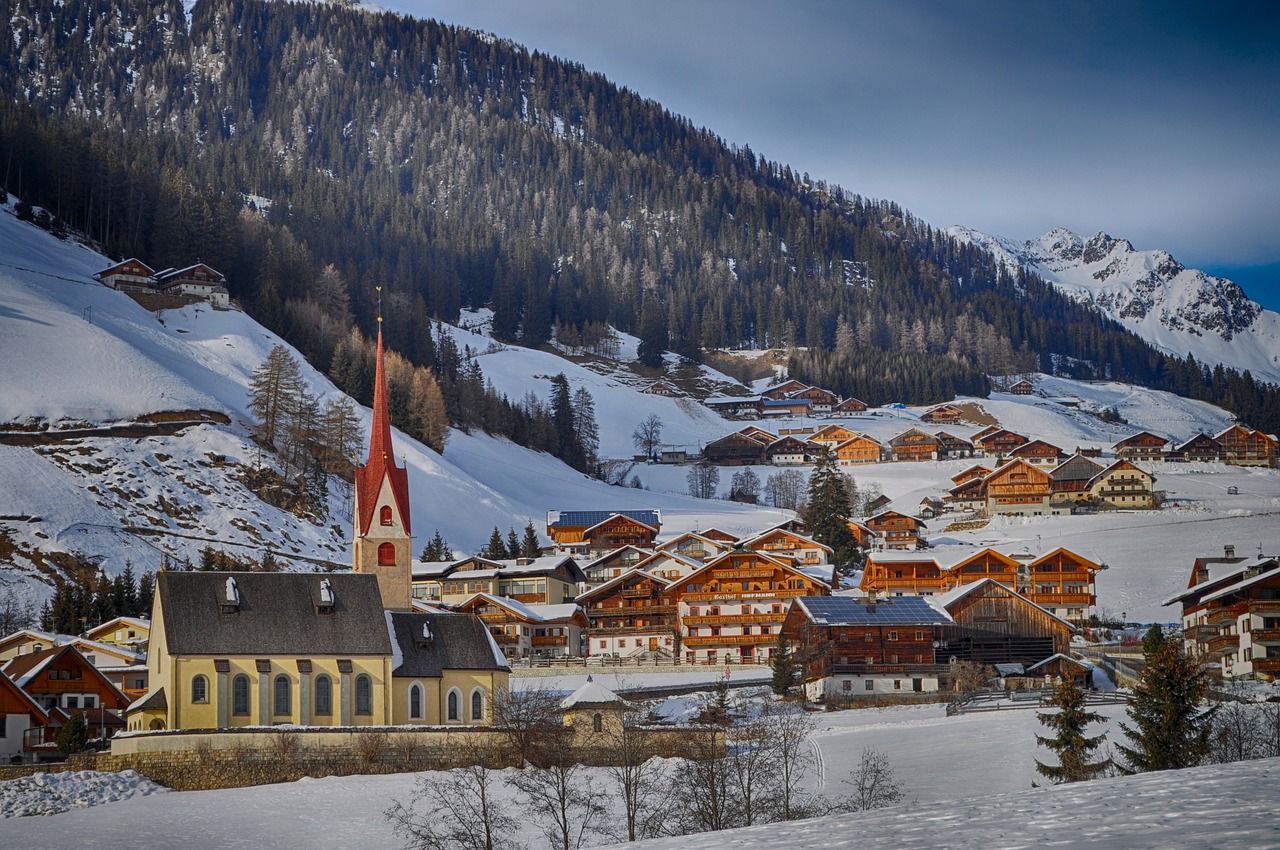 Gsies, Italy, Kalnai, Kraštovaizdis, Vaizdingas, Žiema, Sniegas, Miškas, Medžiai, Pastatai