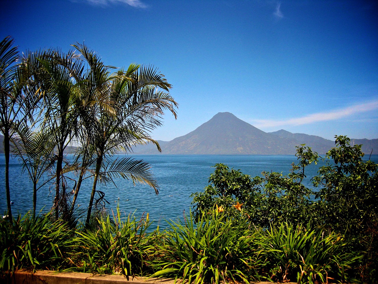 Gvatemala, Vulkanas, Ežeras, Medžiai, Nemokamos Nuotraukos,  Nemokama Licenzija