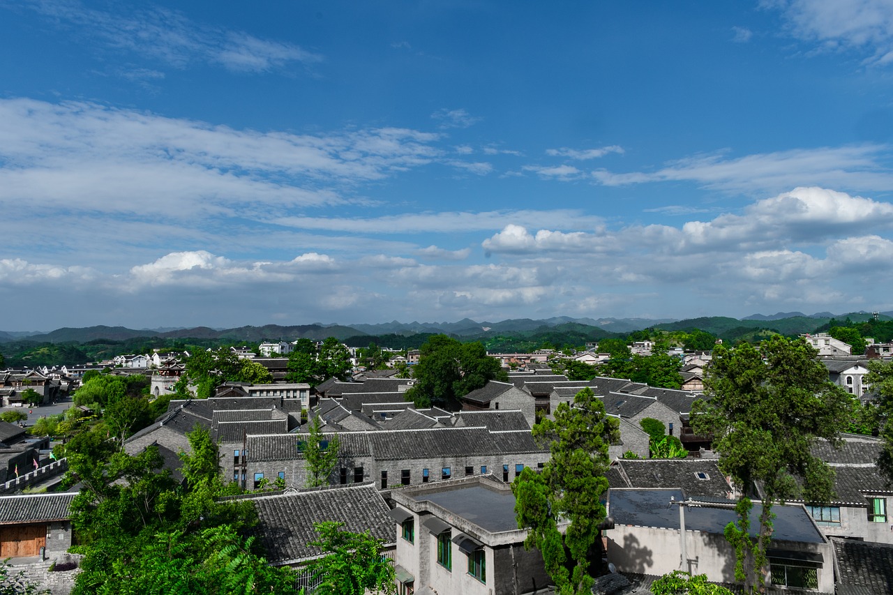 Guiyang,  Qingyan Senovės Miestas,  Huaxi,  Plytelių Stogu Namas,  Saulėtos Dienos,  Mėlynas Dangus Ir Balti Debesys,  Mažas Miestelis Iš Paukščio Skrydžio,  Atrakcionai, Nemokamos Nuotraukos,  Nemokama Licenzija