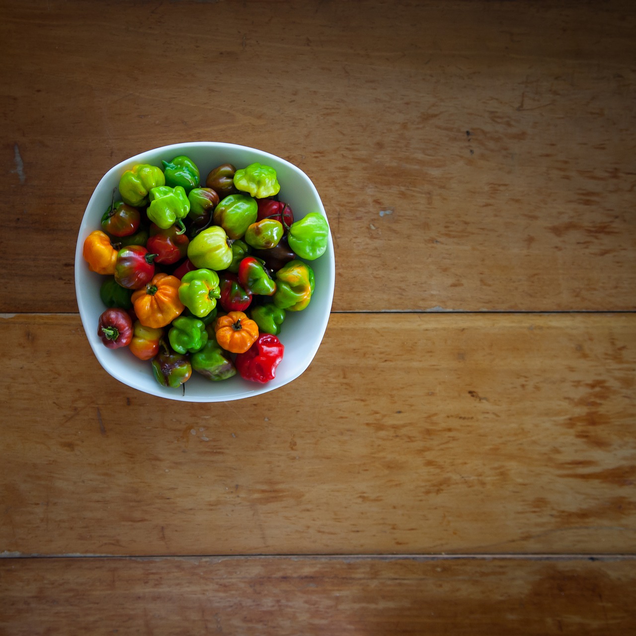 Habanero, Pipirai, Medinis, Stalas, Meksikietis, Spalvinga, Aštrus, Nemokamos Nuotraukos,  Nemokama Licenzija