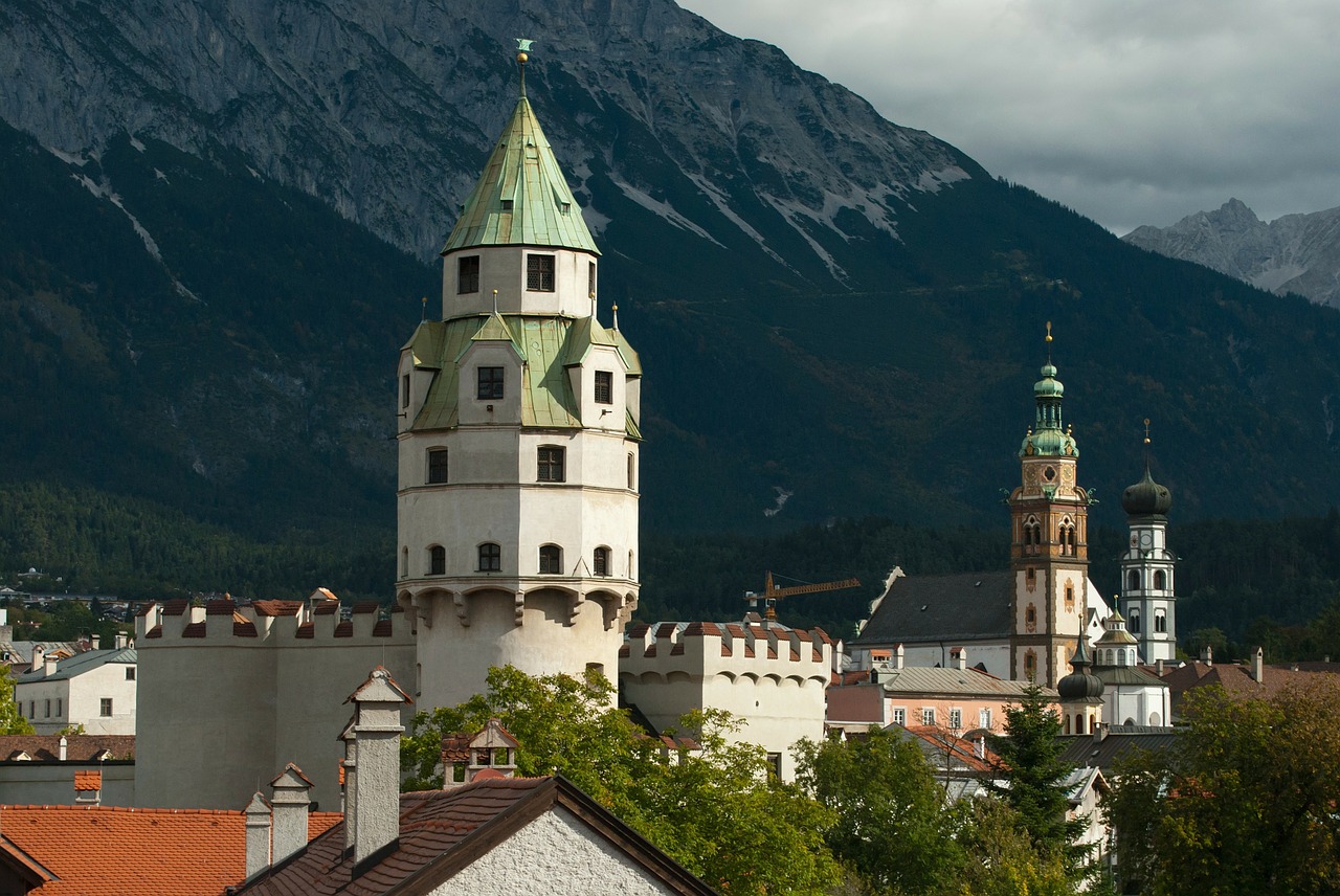 Halle In Tirol, Austria, Kalnai, Dangus, Debesys, Bažnyčia, Pastatai, Medžiai, Miškas, Miškai