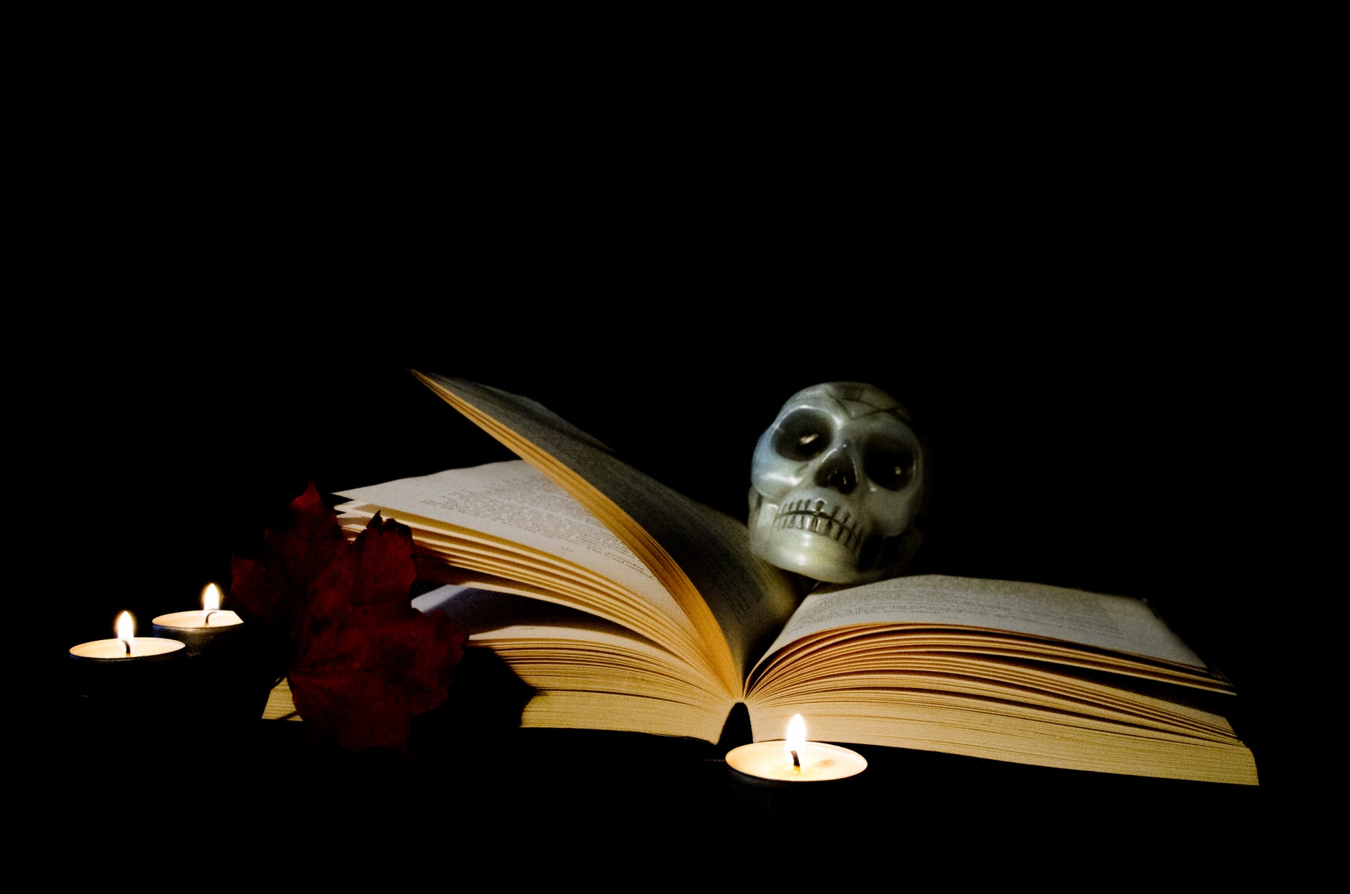 Halloween,  Knyga,  Žvakė,  Magija,  Atvirukas,  Kaukolė,  Skeletas,  Šventė,  Baugus,  Linksma