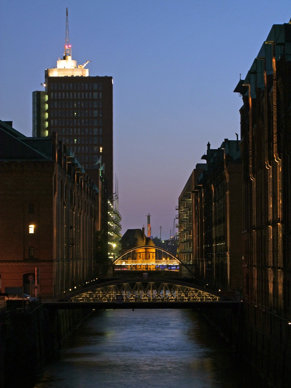 Hamburgas, Tiltai, Vanduo, Speicherstadt, Pastatas, Namai, Kanalas, Architektūra, Naktinė Nuotrauka, Abendstimmung