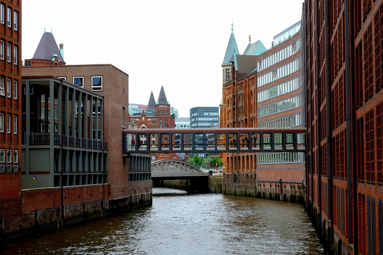 Hamburgas, Kanalas, Pastatas, Speicherstadt, Vanduo, Architektūra, Plyta, Tiltas, Uosto Miestas, Namai