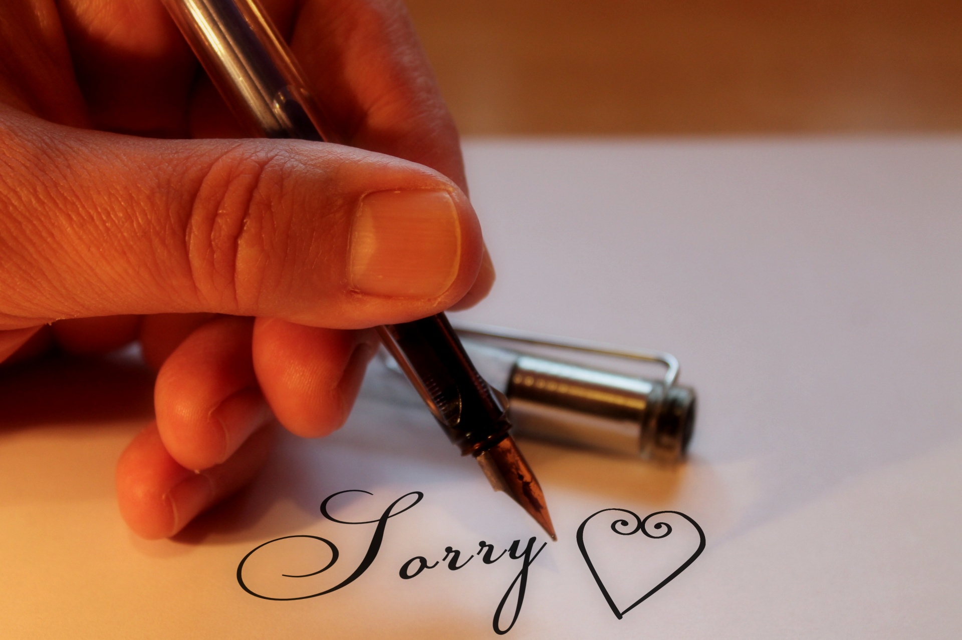 Meilė,  Širdis,  Atsiprasau,  Atsipraižymas,  Atsiprašyti,  Ranka,  Rašiklis,  Rašymas,  Pirštai,  Laiškas