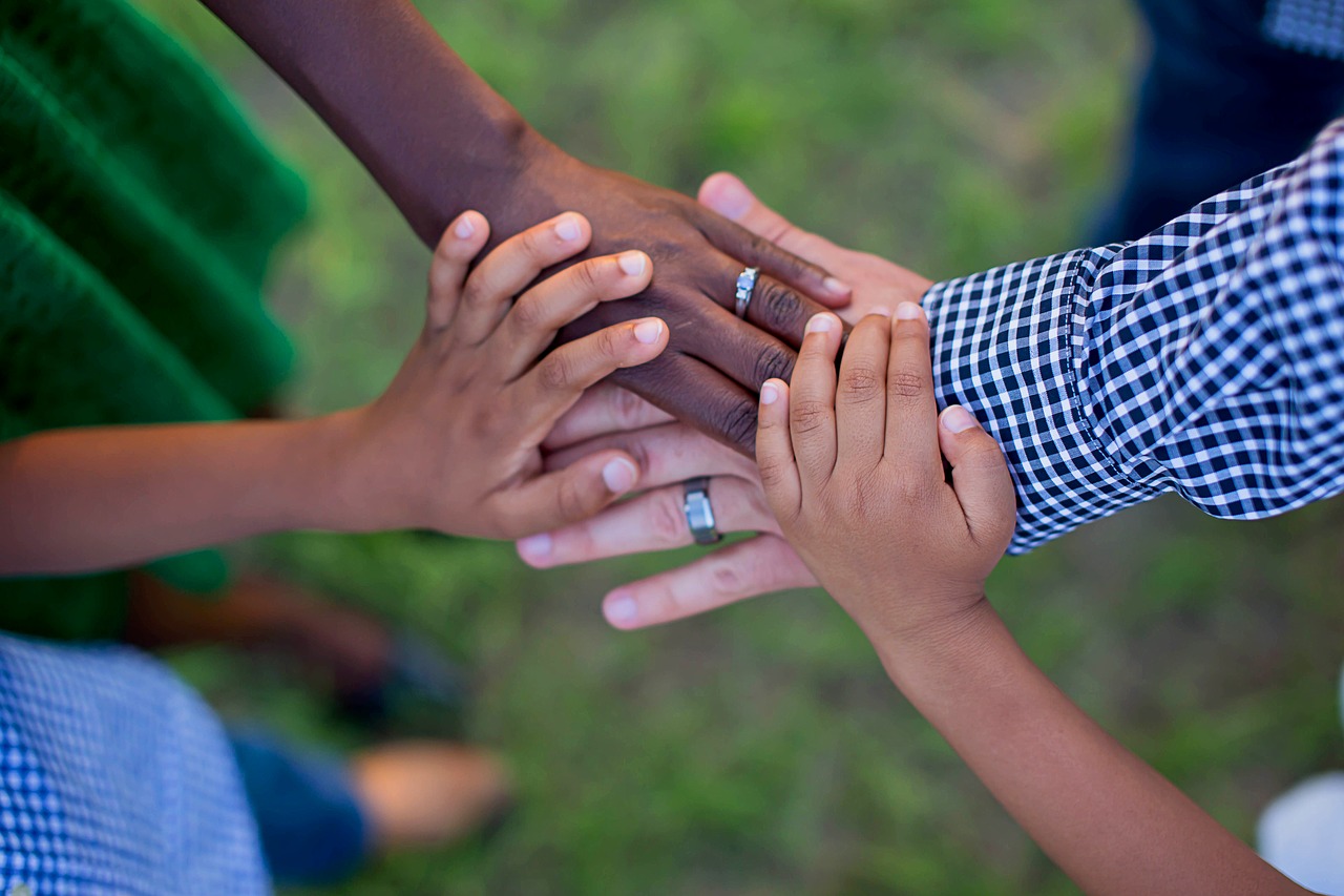 Rankos, Gyvenimas, Sūkurys, Interracialinė Šeima, Rožinis Šokoladas, Meilė, Šeima, Nemokamos Nuotraukos,  Nemokama Licenzija