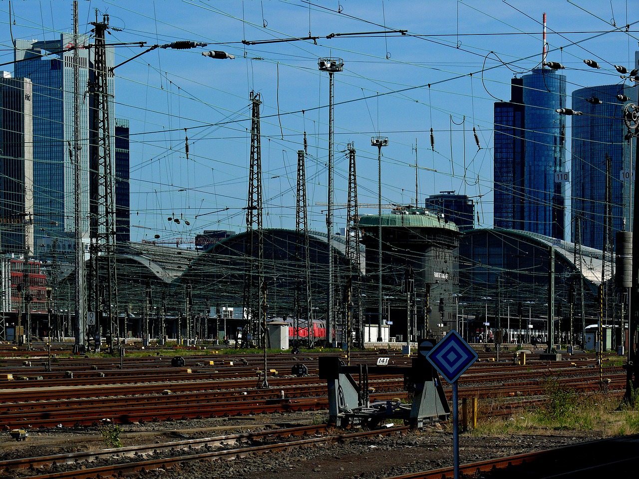 Traukinių Stotis, Gleise, Panorama, Eismas, Atrodė, Platforma, Geležinkelio Bėgiai, Traukinys, Geležinkelio Bėgiai, Stogo Konstrukcija