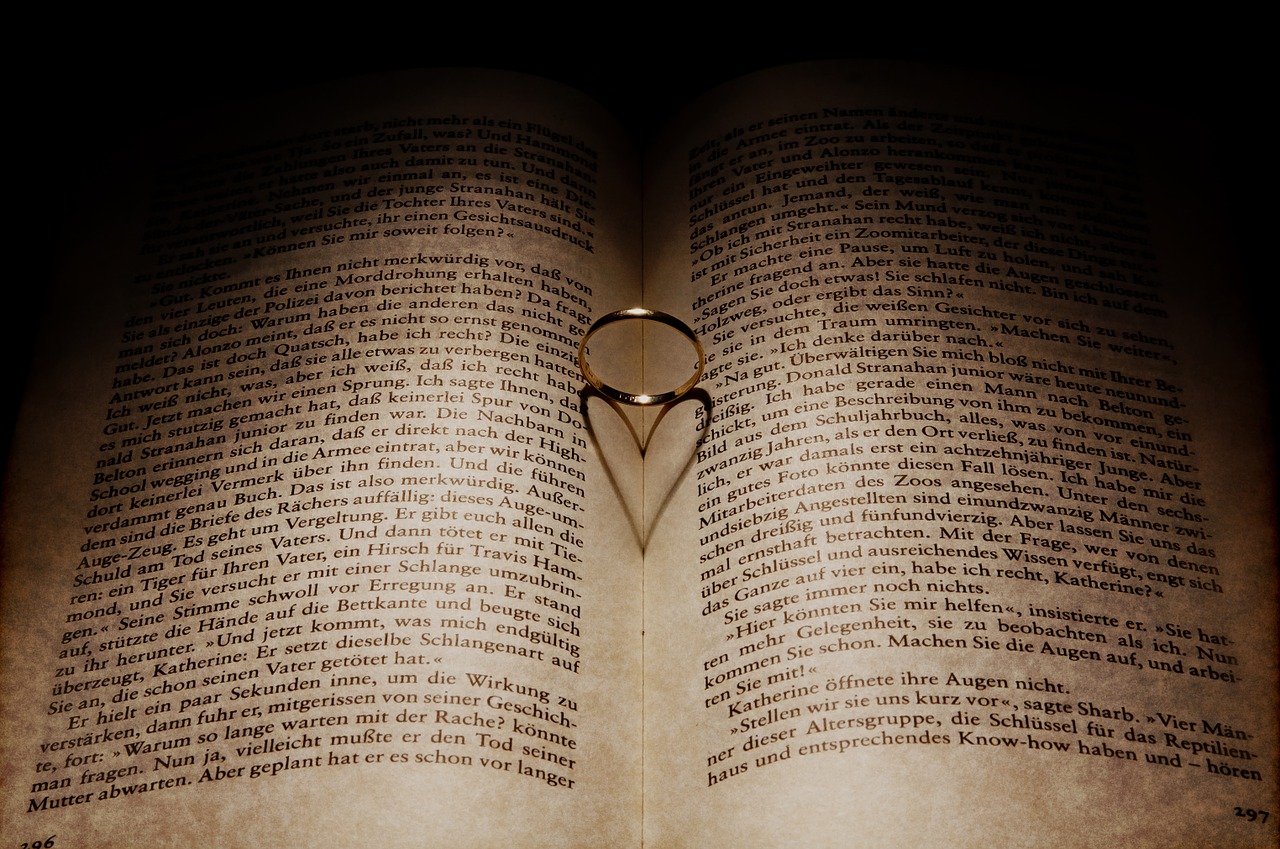Širdis, Knyga, Skaityti, Meilė, Puslapiai, Romantika, Valentino Diena, Ispaniškas, Vestuviniai Žiedai, Šešėlis