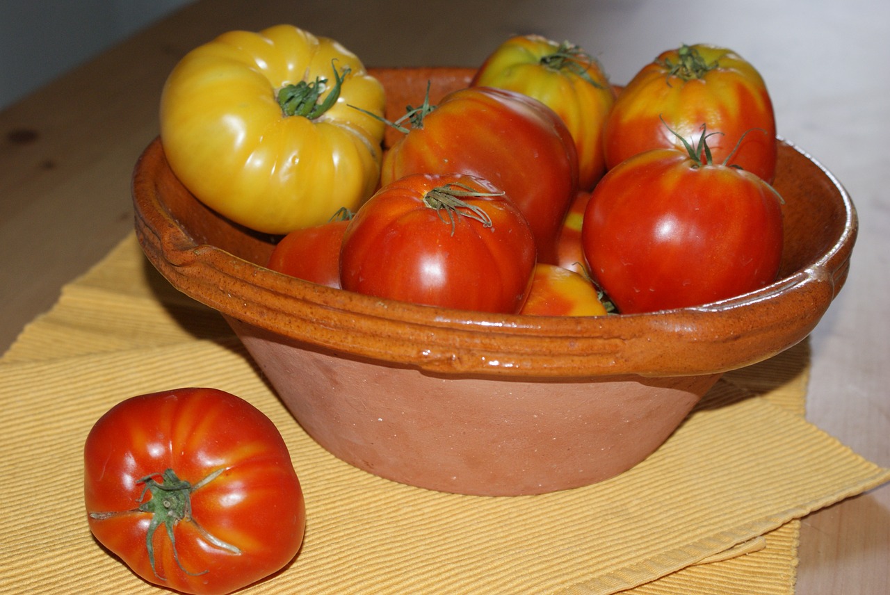 Paveldimos Pomidorai, Dubuo Terra Cotta, Stalas, Staltiesės, Nemokamos Nuotraukos,  Nemokama Licenzija