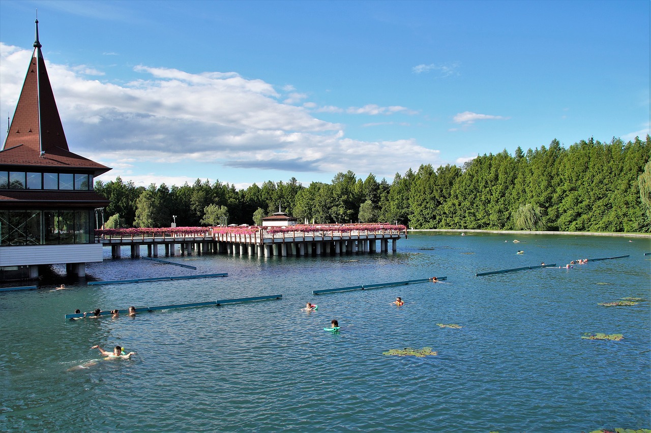 Hevíz, Ežeras, Terminis, Terapija, Hidroterapija, Spa, Žinomas, Maudytis, Vengrija, Nemokamos Nuotraukos