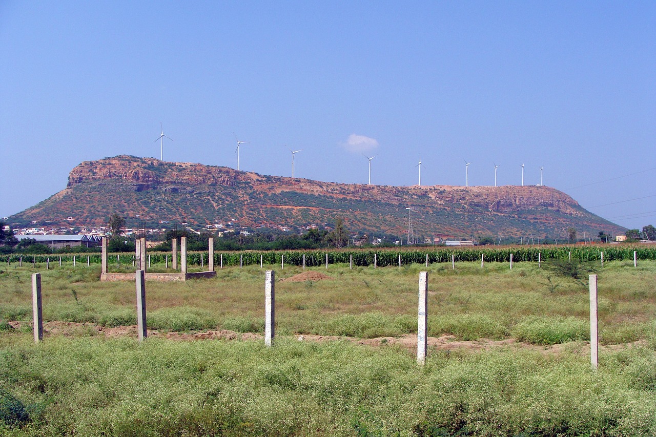 Kalnas, Izoliuotas, Nargund Kalnas, Vėjo Turbina, Laukai, Ūkininkavimas, Dangus, Mėlynas, Karnataka, Indija