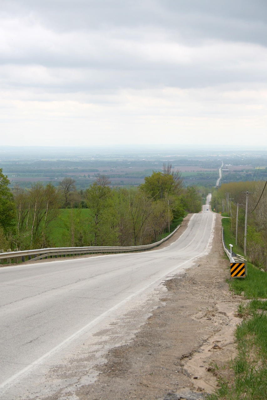 Kalnas, Kelias, Greitkelis, Kaimas, Kaimo Keliukas, Šalis, Kraštovaizdis, Vaizdingas, Medžiai, Kelyje