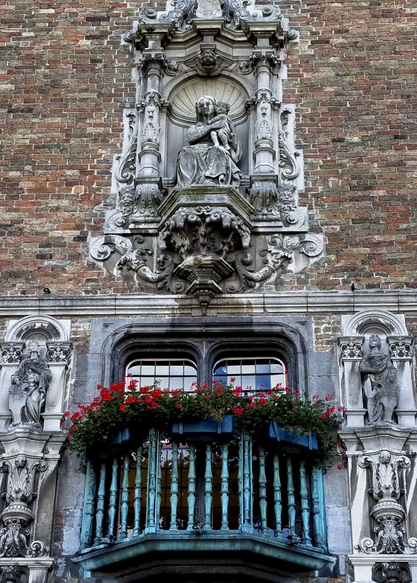 Bruges,  Belgija,  Bažnyčia,  Gėlė,  Plytos,  Architektūra,  Raudona,  Langas & Nbsp,  15 Amžiuje,  Senovės