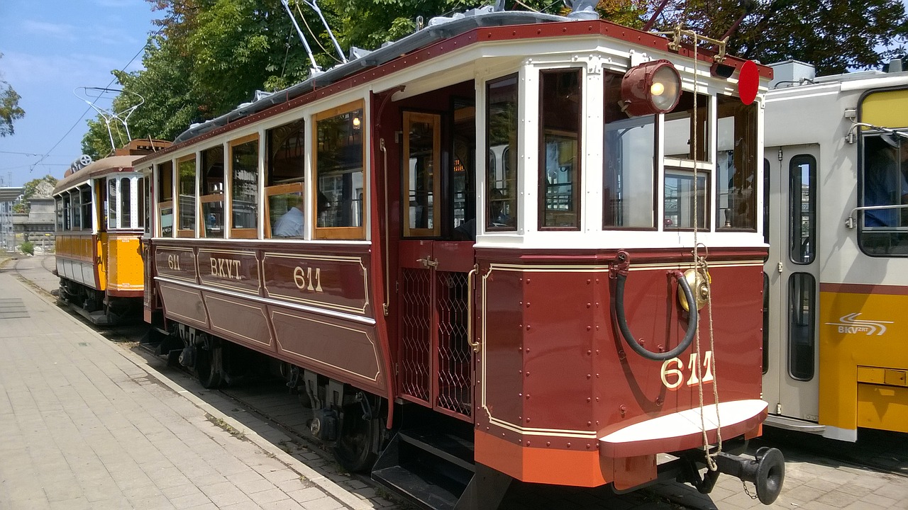 Istorinis Tramvajus, Tramvajus, Budapest, Retro Tramvajus, Vengrija, Buvęs Transportas, Vagonas, Senas Vagonas, Buvęs Tramvajaus Automobilis, Bėgiai