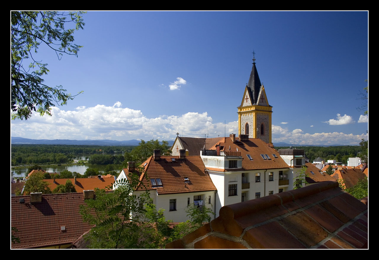 Bažnyčia,  Miestas,  Hluboka,  Pastatai,  Vaizdas,  Kraštovaizdis,  Mėlynas,  Dangus,  Hlubokos Miestas, Nemokamos Nuotraukos