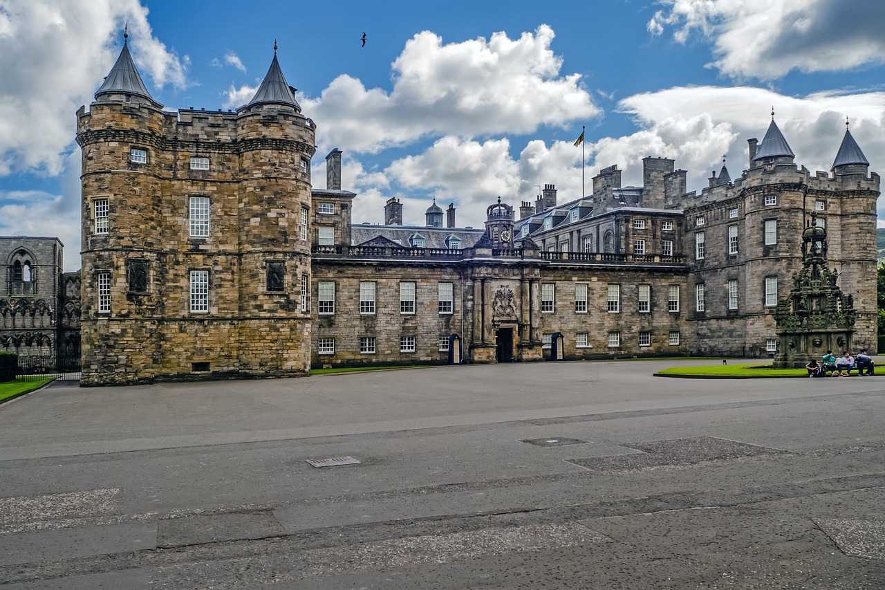 Holyroodhouse, Holyrood Rūmai, Gyvenamoji Vieta, Rūmai, Britanijos Karalienė, Edinburgas, Škotija, Nemokamos Nuotraukos,  Nemokama Licenzija