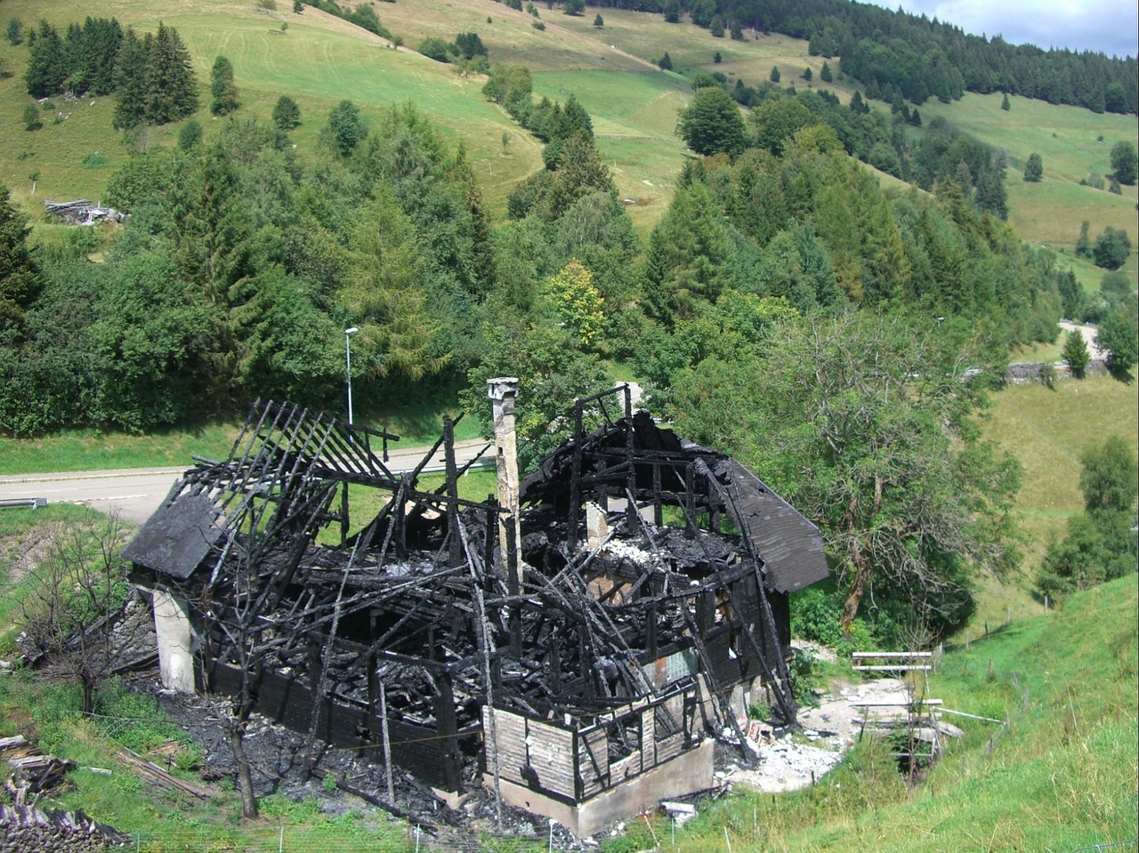 Namai, Sudegė, Charred, Juoda, Pelenai, Prekinis Ženklas, Sudegino, Žlugo, Hofsgrund, Juodasis Miškas