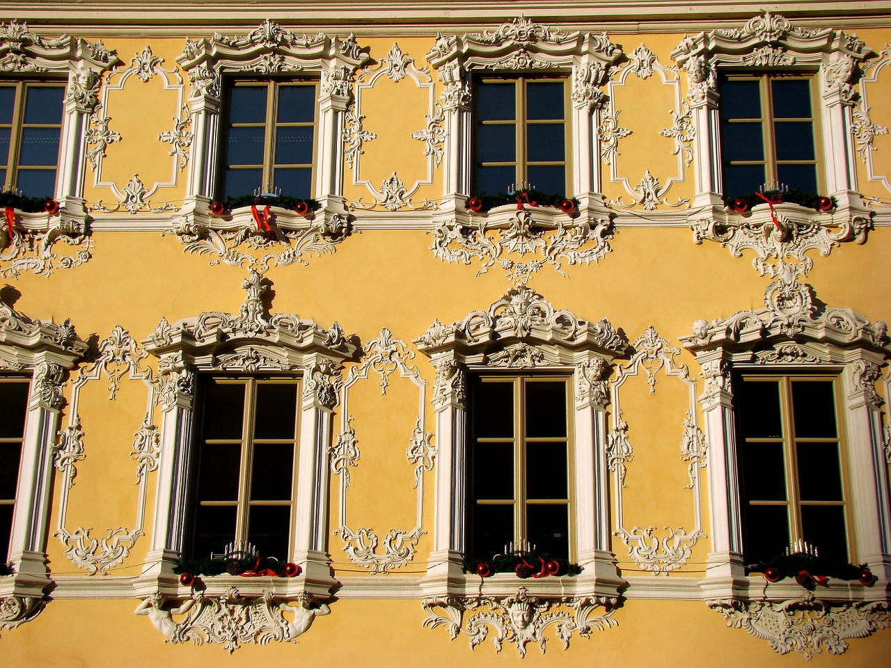 Namo Priekis, Langas, Architektūra, Pastatas, Namo Fasadas, Barokas, Tinkas, Würzburg, Geltona, Kalėdos