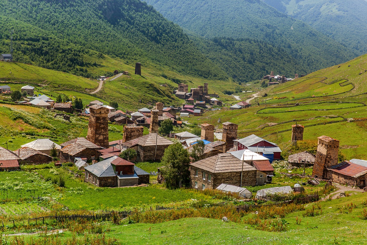 Namas,  Mountain House,  Meadow,  Žalia Žolė,  Kalnai,  Dangus,  Debesys, Nemokamos Nuotraukos,  Nemokama Licenzija