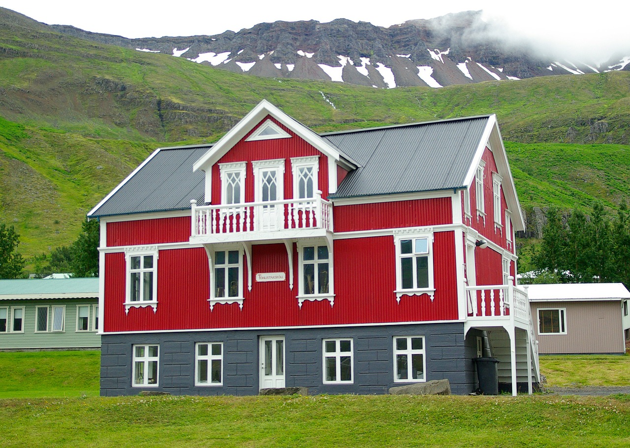 Namas, Iceland, Seyðisfjörður, Fjordas, Namas Nudažytas, Nemokamos Nuotraukos,  Nemokama Licenzija